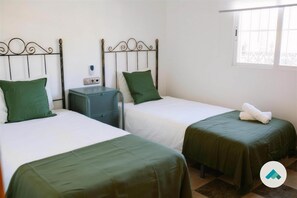 4 Schlafzimmer, Bügeleisen/Bügelbrett, kostenloses WLAN
