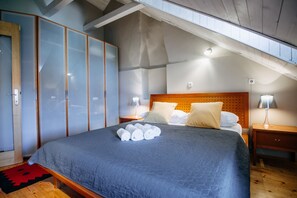 3 bedrooms, iron/ironing board, free WiFi, bed sheets