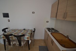 Private kitchen - Blue Bay Apartments (Sarandë)