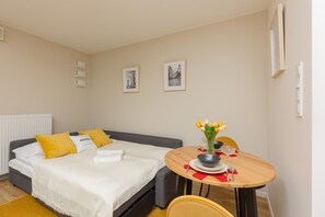Iron/ironing board, WiFi, bed sheets