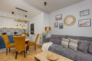 TV - Tasteful Apartment with Parking | Close to Arcadia (Warszawa)