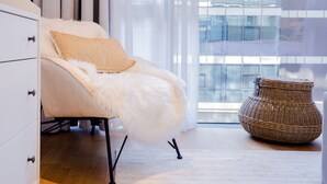 Egyptian cotton sheets, premium bedding, laptop workspace - Aya - Impeccable 1BR Apartment with Balcony in City Walk (Dubai)