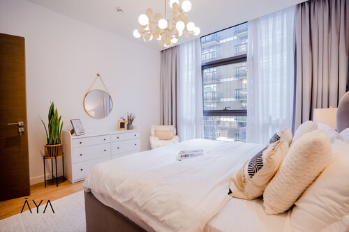 Aya - Impeccable 1BR Apartment with Balcony in City Walk