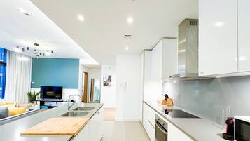 Luxury Apartment | Private kitchen | Full-size fridge, microwave, oven, dishwasher