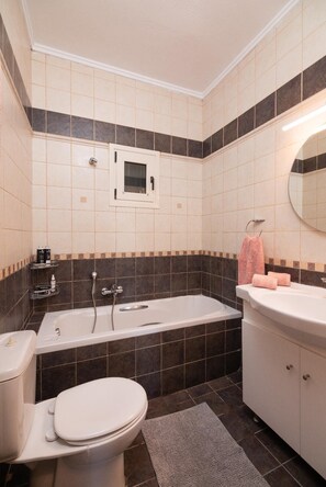 Haartrockner, Handtücher, Toilettenpapier