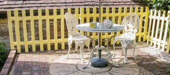 Cottagesleeps2-fireplace-valleyview-patio-garden
