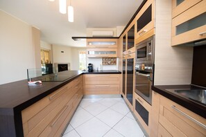 Design Villa, 3 Bedrooms | Private kitchen