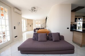 Villa Design, 3 chambres | 3 chambres, fer et planche à repasser, Wi-Fi gratuit, draps fournis