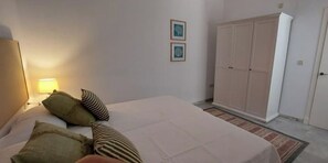 1 bedroom, iron/ironing board, travel cot, free WiFi