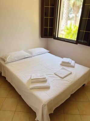 3 habitaciones, tabla de planchar con plancha, wifi y ropa de cama 