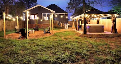 Modern Memphis Game House, Hot Tub! Close to Beale