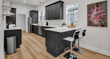 Modern Memphis Game House, Hot Tub! Close to Beale