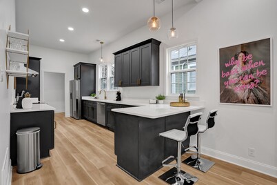 Modern Memphis Game House, Hot Tub! Close to Beale