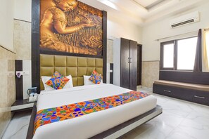 Egyptian cotton sheets, premium bedding, in-room safe, desk