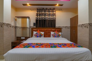 Premium Room | Egyptian cotton sheets, premium bedding, in-room safe, desk