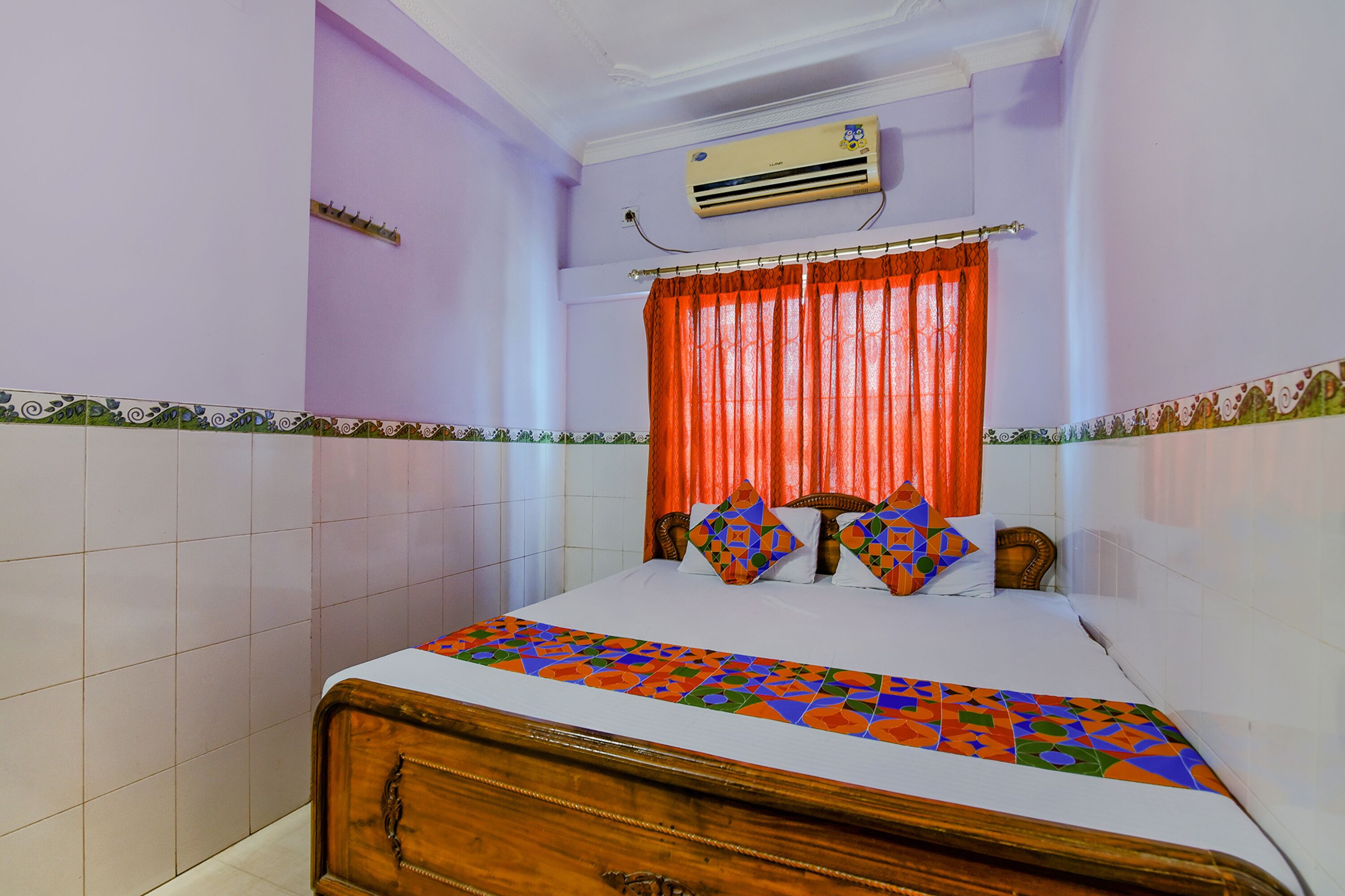 deluxe room | egyptian cotton sheets, premium bedding, in-room safe, desk