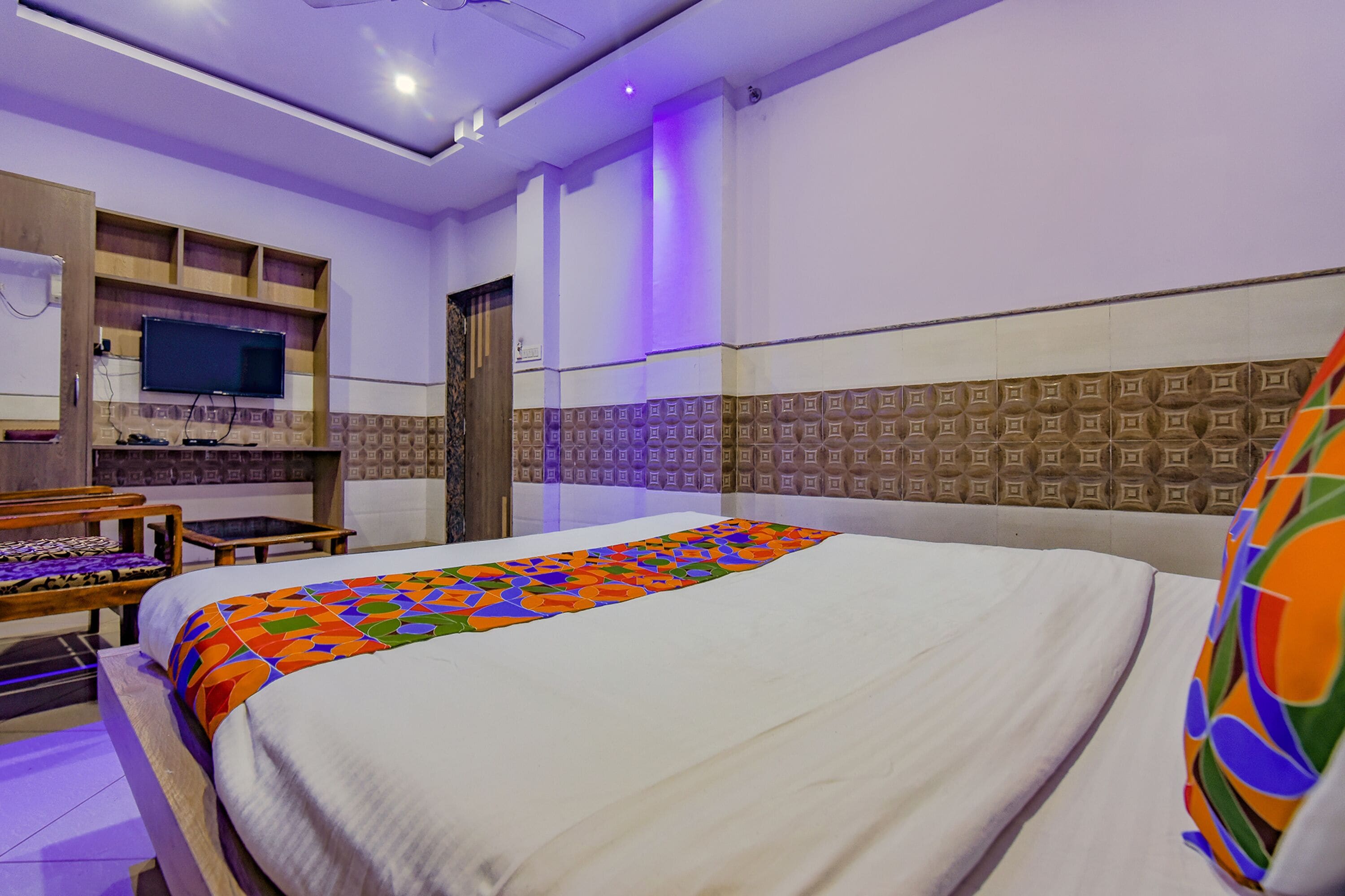 executive room | egyptian cotton sheets, premium bedding, in-room safe, desk