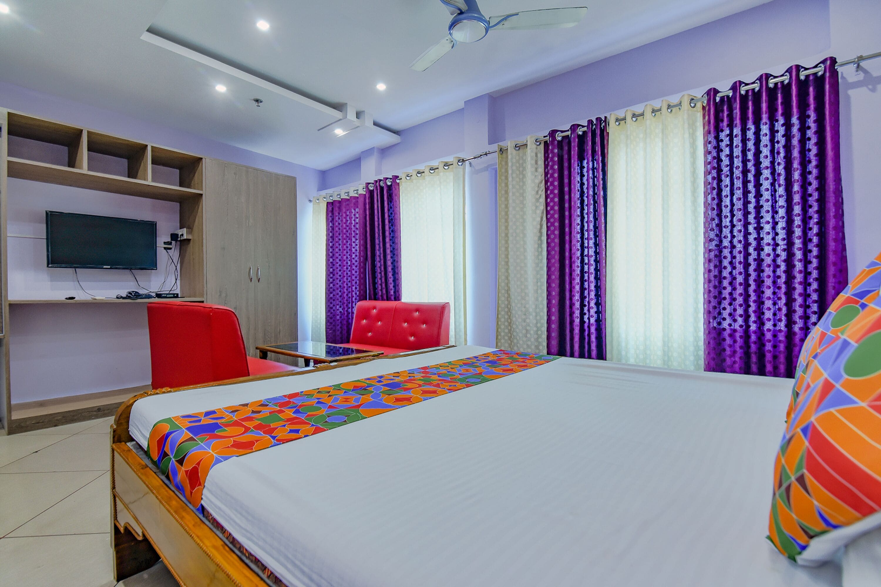 egyptian cotton sheets, premium bedding, in-room safe, desk