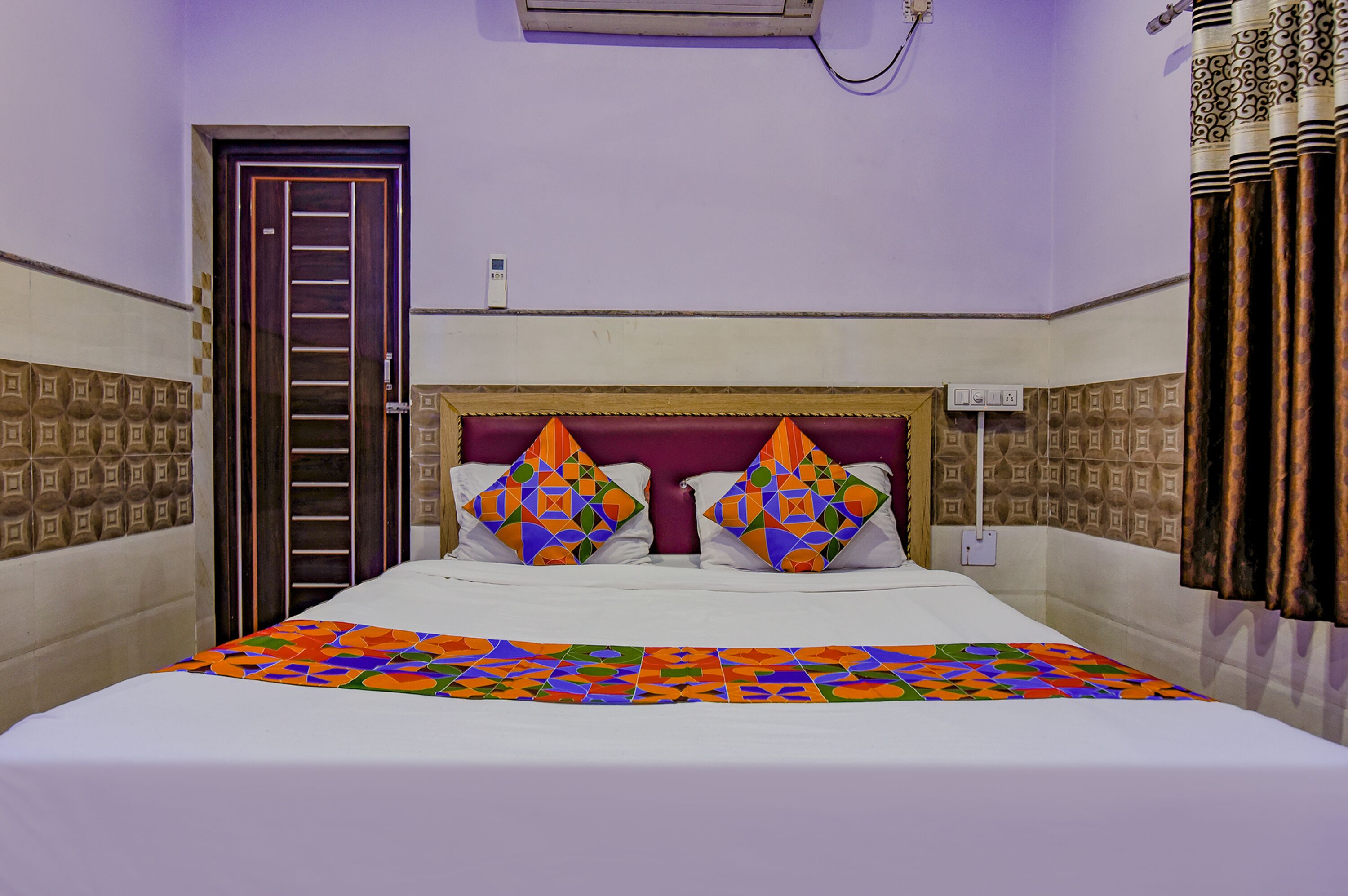 executive room | egyptian cotton sheets, premium bedding, in-room safe, desk