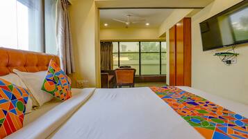 Egyptian cotton sheets, premium bedding, in-room safe, desk
