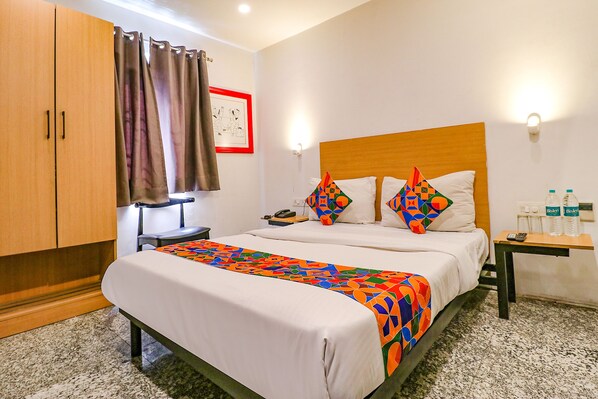 Egyptian cotton sheets, premium bedding, in-room safe, desk - FabHotel La Serene Punjabi Bagh (New Delhi)