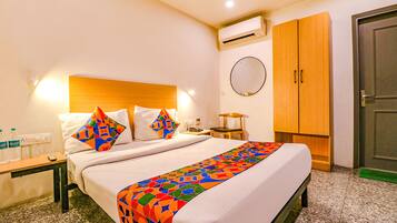 Egyptian cotton sheets, premium bedding, in-room safe, desk