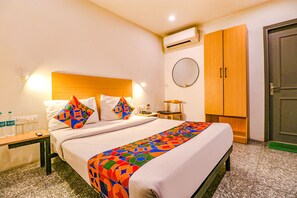 Egyptian cotton sheets, premium bedding, in-room safe, desk