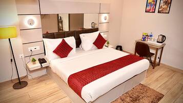 Egyptian cotton sheets, premium bedding, in-room safe, desk