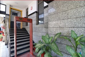 Entrée de l’hébergement