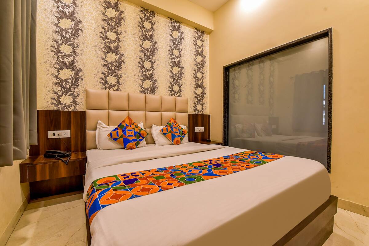 Family Room | Egyptian cotton sheets, premium bedding, in-room safe, desk