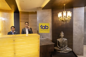 Reception - Fabhotel The Leela Park (Bengaluru)