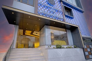 Exterior - Fabhotel The Leela Park (Bengaluru)