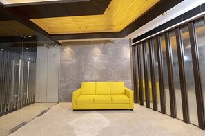 Lobby - Fabhotel The Leela Park (Bengaluru)