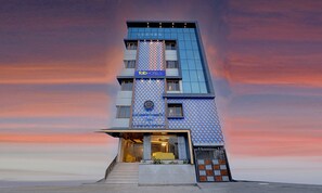 Exterior - Fabhotel The Leela Park (Bengaluru)