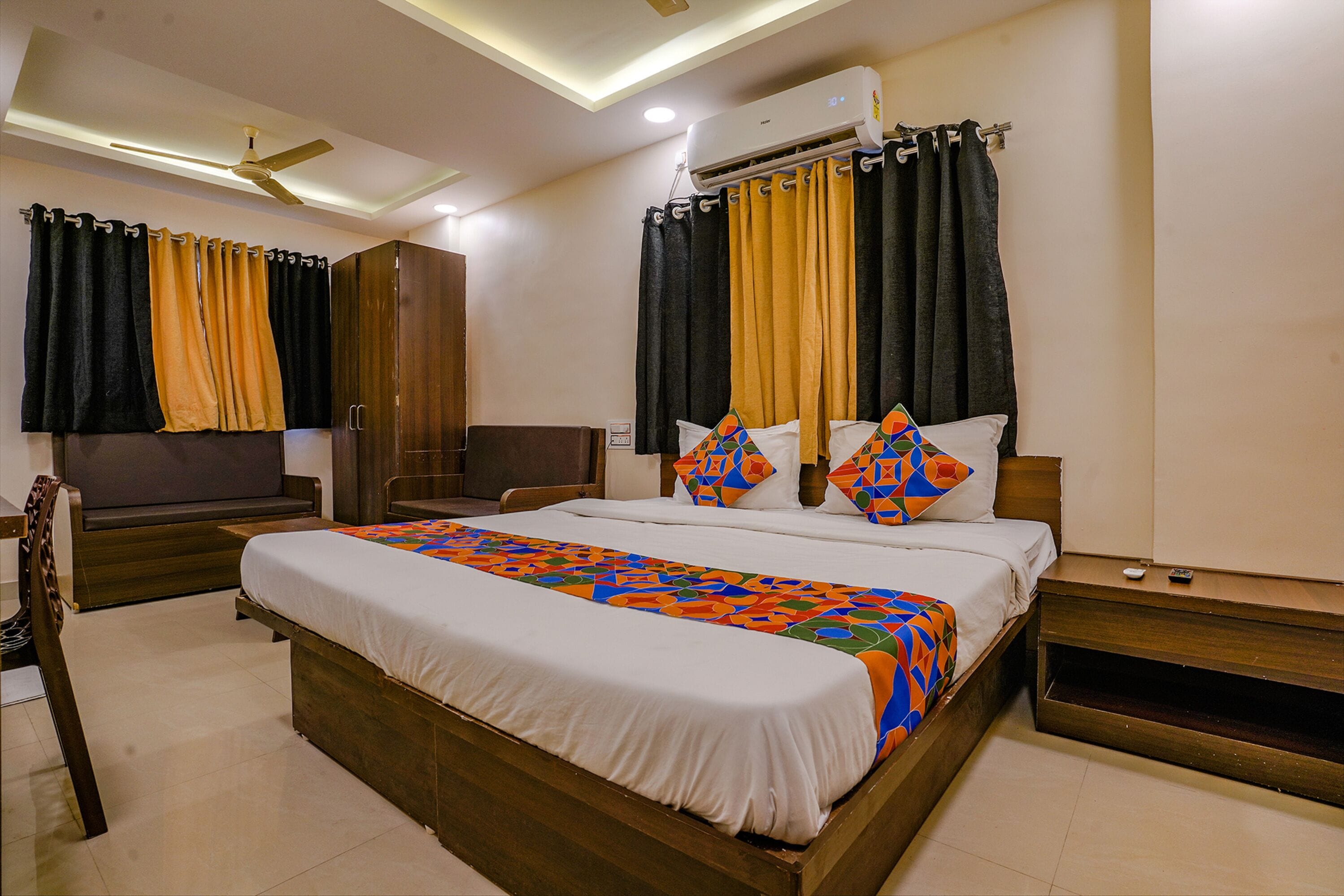 FabHotel Royal Inn NS