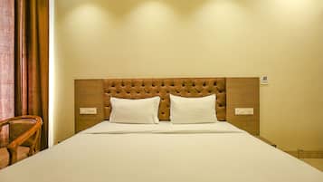 Deluxe Room | Egyptian cotton sheets, premium bedding, in-room safe, desk