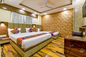 Egyptian cotton sheets, premium bedding, in-room safe, desk - Fabhotel Raj Palace I (Vadodara)