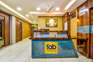 Reception - Fabhotel Raj Palace I (Vadodara)