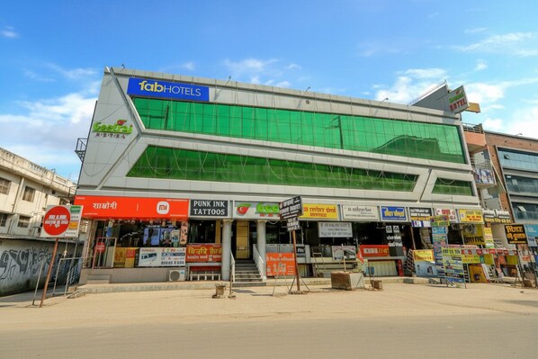 Front of property - FabHotel Geetraj Palace (Lucknow)