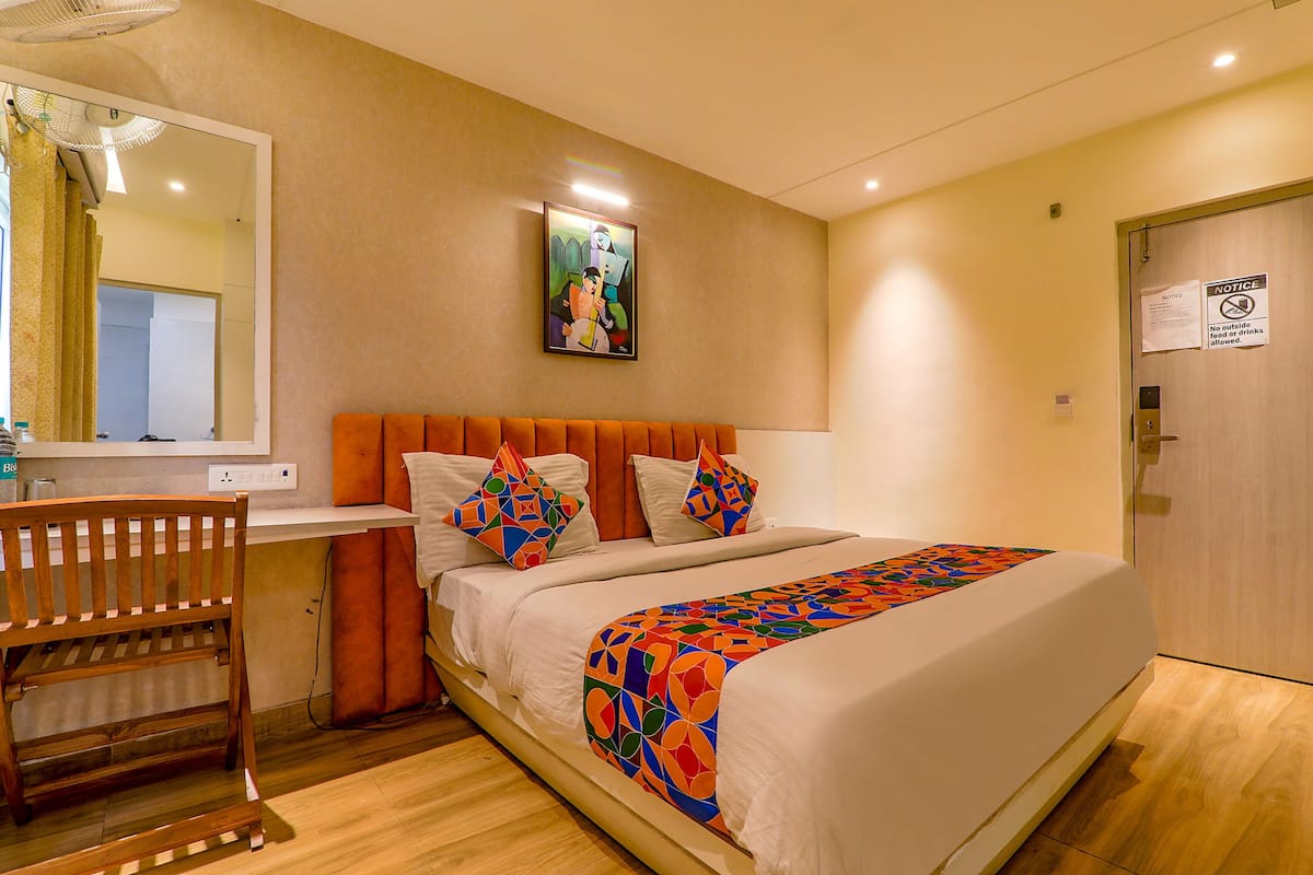 Deluxe Room | Egyptian cotton sheets, premium bedding, in-room safe, desk