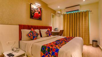 Egyptian cotton sheets, premium bedding, in-room safe, desk