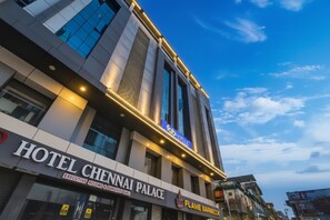 Property entrance - FabHotel Chennai Palace (Chennai)