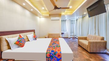 Egyptian cotton sheets, premium bedding, in-room safe, WiFi (free)
