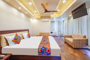 Egyptian cotton sheets, premium bedding, in-room safe, free WiFi