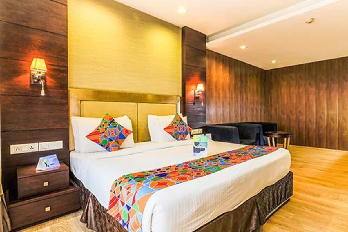 Family Room | Egyptian cotton sheets, premium bedding, in-room safe, desk