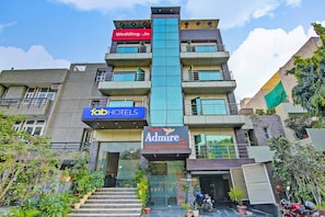 Exterior - Fabhotel Admire Suites (New Delhi)
