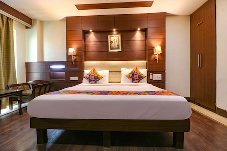 Premium Room | Egyptian cotton sheets, premium bedding, in-room safe, desk