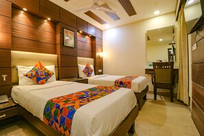 Egyptian cotton sheets, premium bedding, in-room safe, desk