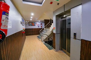 Lobby - FabHotel A One Noida Sector 11 (Noida)
