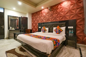 Egyptian cotton sheets, premium bedding, in-room safe, desk - FabHotel A One Noida Sector 11 (Noida)